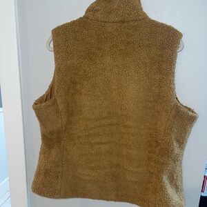 Patagonia woman’s XXL vest in Camel